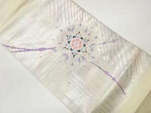 プラチナ箔二重織華紋に縞・斜線模様織出し名古屋帯